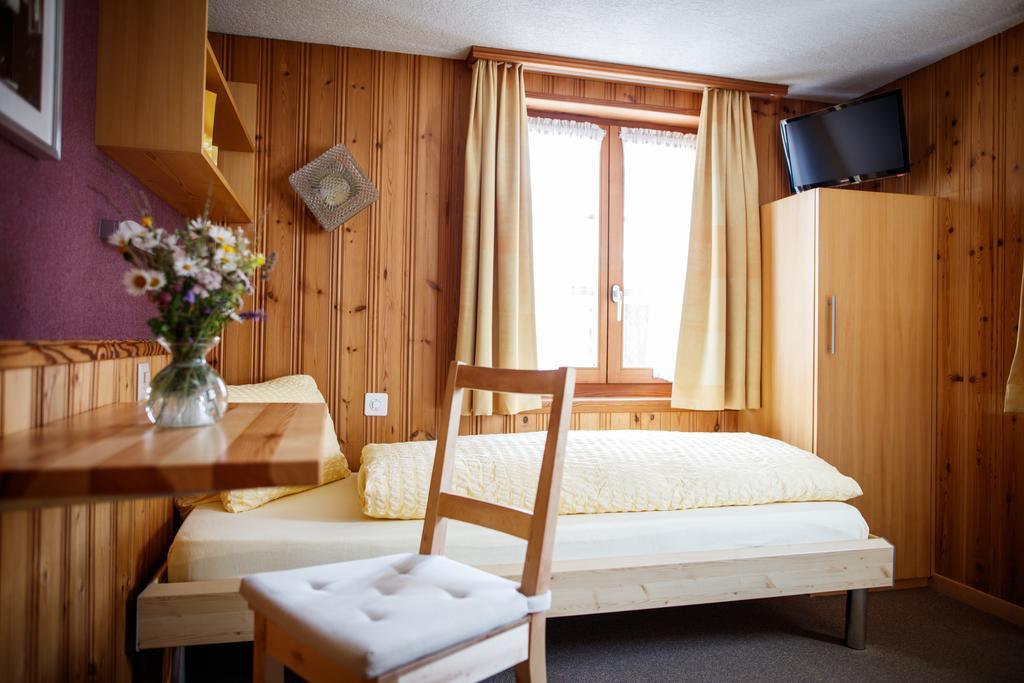 Hotel Nufenen Ulrichen Eksteriør bilde